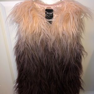 ME JANE FAUX FUR NEVER WORN Women’s Sz M kit vest